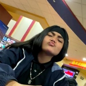 Meet your Posher, Esmeralda